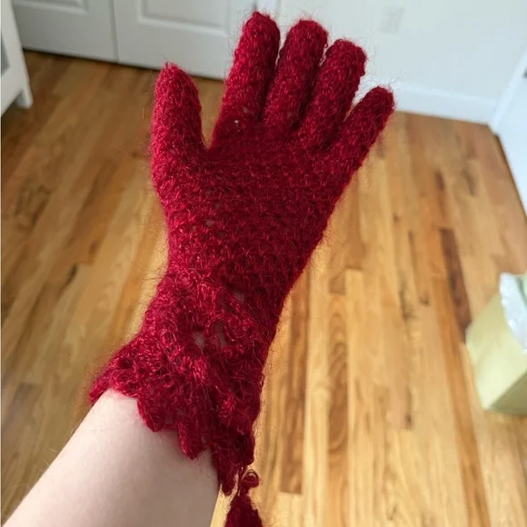 Chic Red Hand Crochet Gloves - Picture 3 of 4